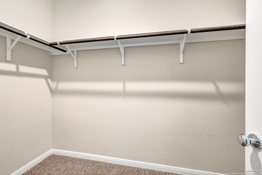 Spacious, unfurnished interior of a new home in Park Place, New Braunfels (Image 20).