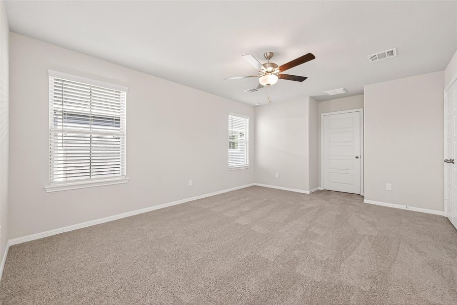 Spacious, unfurnished interior of a new home in Woodland Lakes, Houston (Image 27).