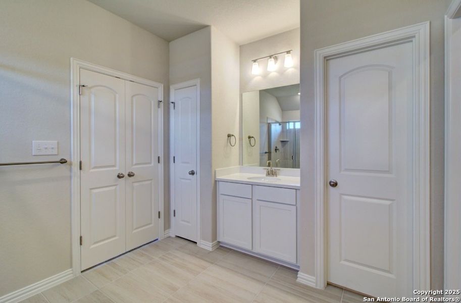Furnished interior view inside a new home in Dauer Ranch, New Braunfels (Image 4). Furnished interior view inside a new home in Dauer Ranch, New Braunfels (Image 4).