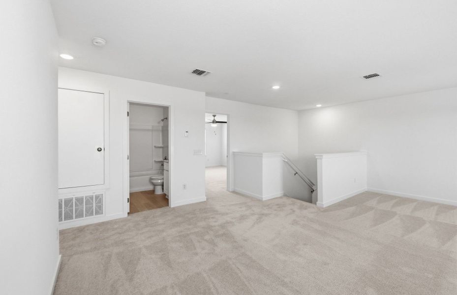 Spacious, unfurnished interior of a new home in Vantage, San Marcos (Image 19).