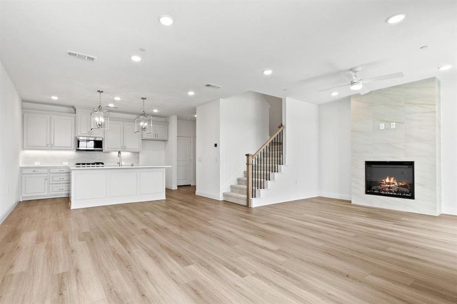 007-2880Enfield-TheColony-TX-75056-Living.jpg-SMALL