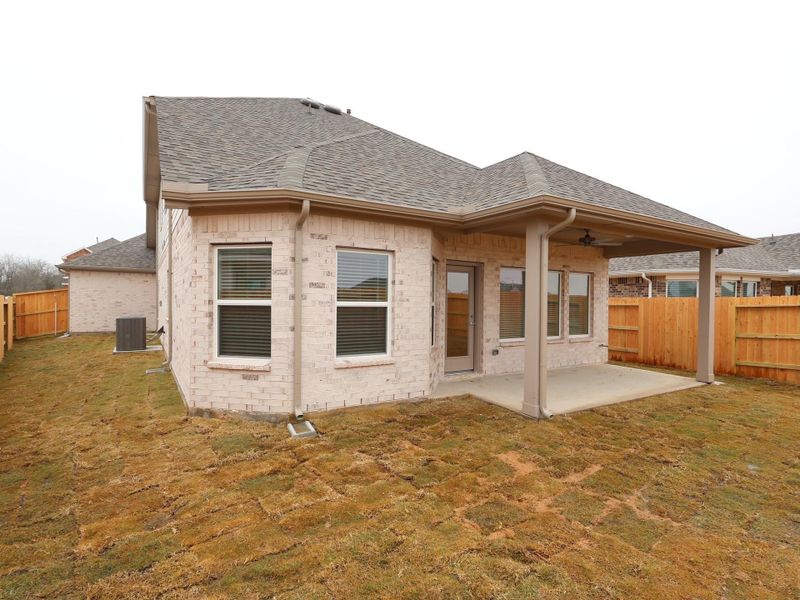 Exterior details and patio area of a home in Wildrye, Waller (Image 4).