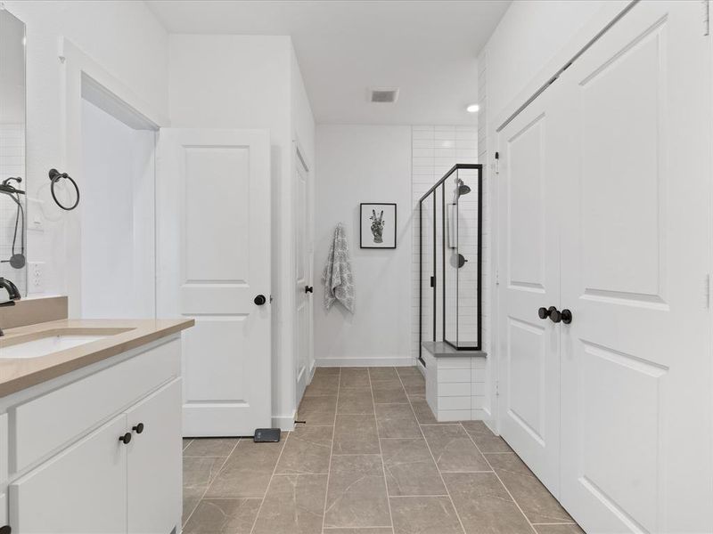 Furnished interior view inside a new home in , Prosper (Image 12).