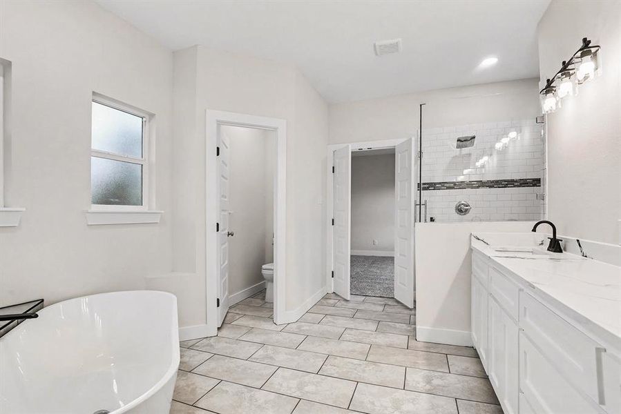 Furnished interior view inside a new home in , Fort Worth (Image 5).