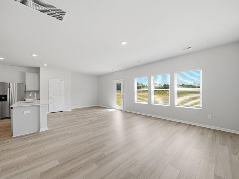 Spacious, unfurnished interior of a new home in Pleasant Brook, Greenville (Image 10).