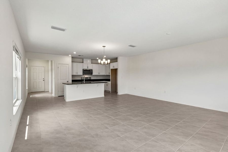 Spacious, unfurnished interior of a new home in Reserve at Forest Lake Townhomes, Lake Wales (Image 13).