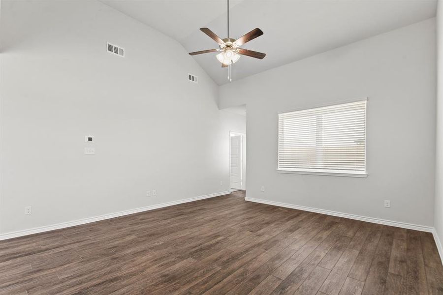 Spacious, unfurnished interior of a new home in Retreat at Fossil Creek, Fort Worth (Image 13).