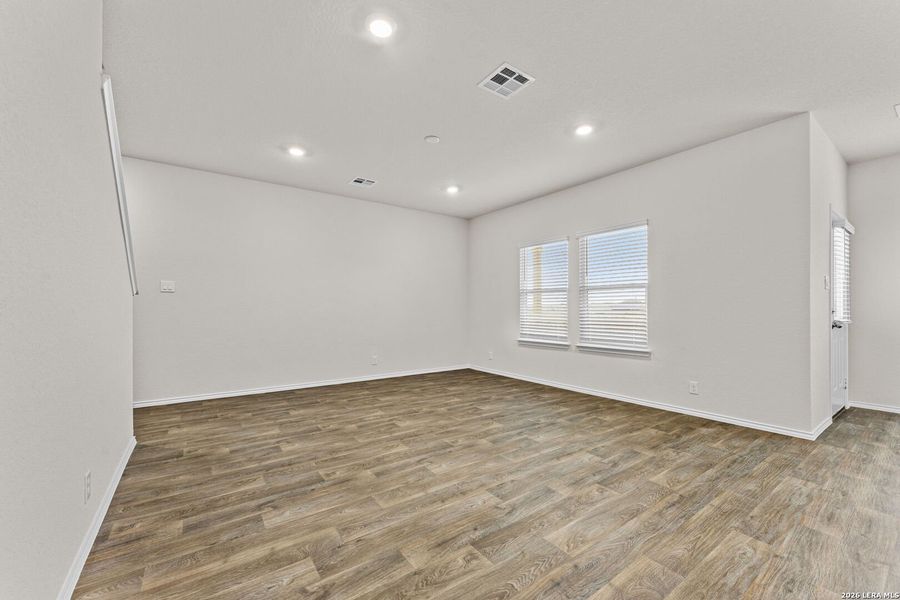 Spacious, unfurnished interior of a new home in Redbird Ranch, San Antonio (Image 17).