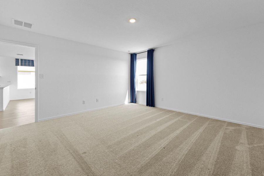 Spacious, unfurnished interior of a new home in Schriber Ranch, Mustang Ridge (Image 30).