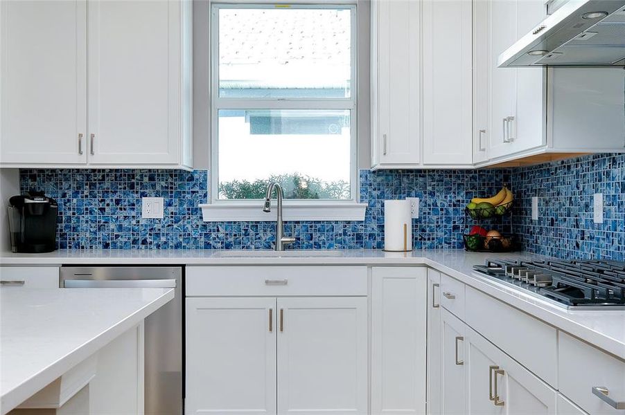 Furnished interior view inside a new home in , Englewood (Image 37).