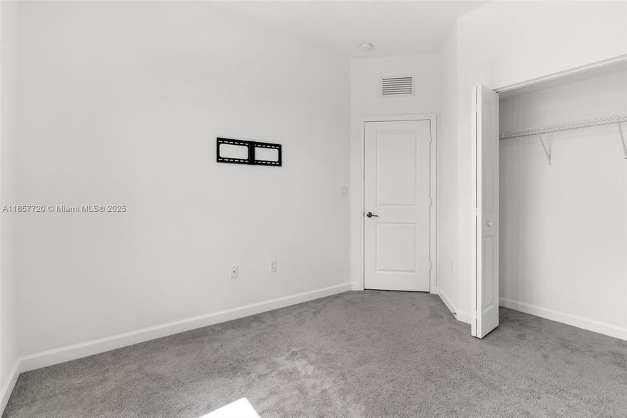 Spacious, unfurnished interior of a new home in , Miami (Image 24).