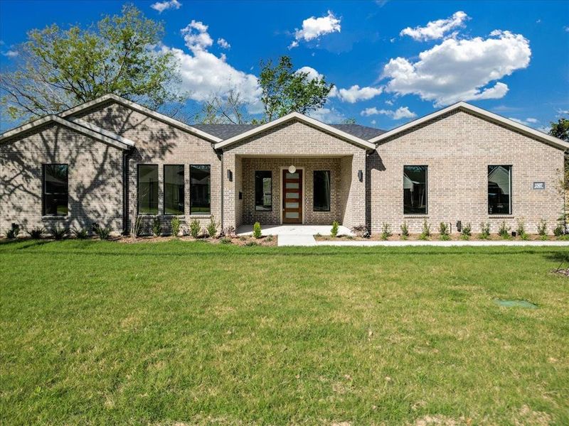 Front exterior of a new home in , Dallas, TX, highlighting curb appeal (Image 1). Front exterior of a new home in , Dallas, TX, highlighting curb appeal (Image 1).
