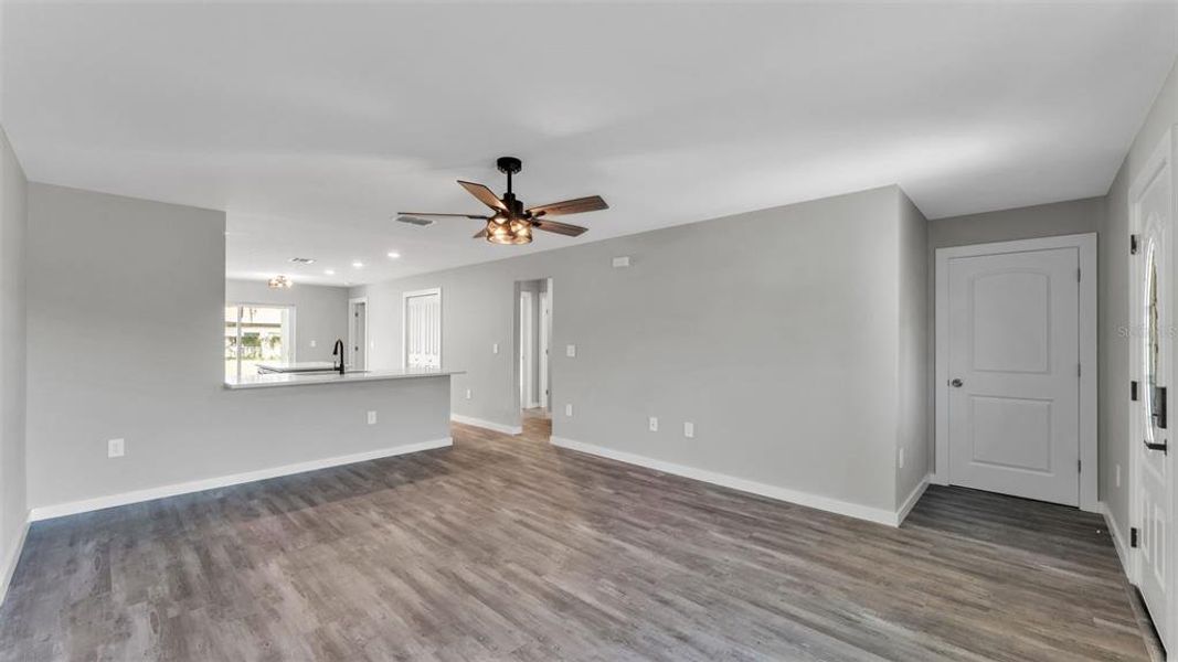 Spacious, unfurnished interior of a new home in , Lakeland (Image 23).