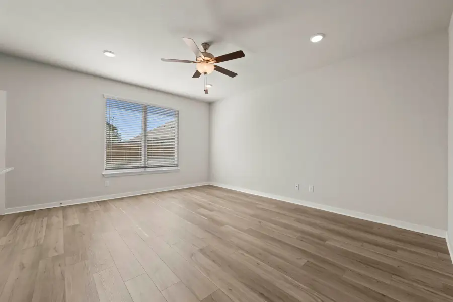 Spacious, unfurnished interior of a new home in Three Creeks, Belton (Image 27).
