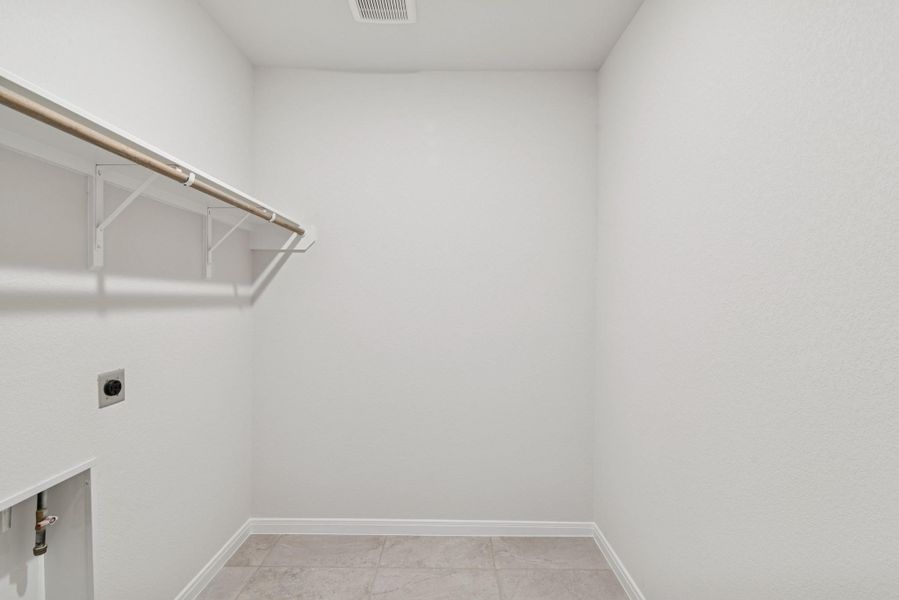 Spacious, unfurnished interior of a new home in Beacon Point at Lago Mar 50’ Homesites, Texas City (Image 19).