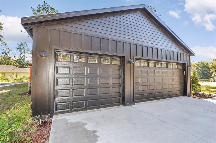 Exterior details and patio area of a home in , Ocala (Image 2).