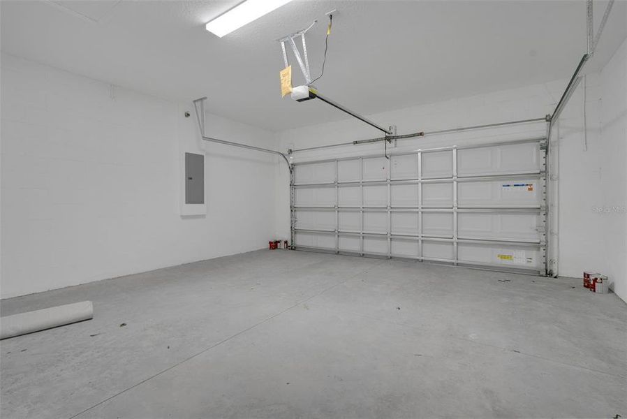 Spacious, unfurnished interior of a new home in , Deland (Image 18).