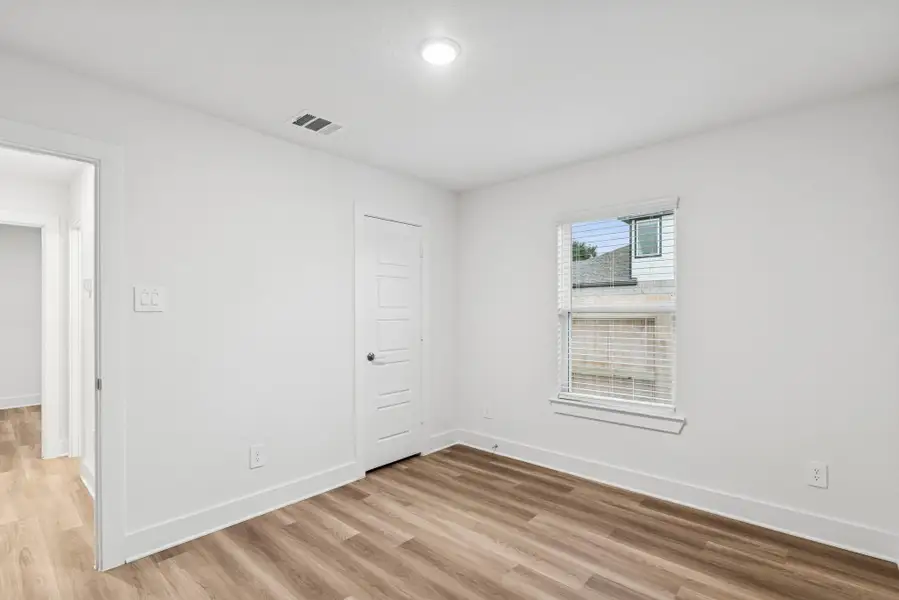 Spacious, unfurnished interior of a new home in Sorella, Tomball (Image 7). Spacious, unfurnished interior of a new home in Sorella, Tomball (Image 7).