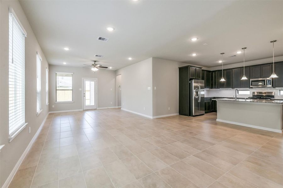 Spacious, unfurnished interior of a new home in Anderson Lakes, Houston (Image 38). Spacious, unfurnished interior of a new home in Anderson Lakes, Houston (Image 38).