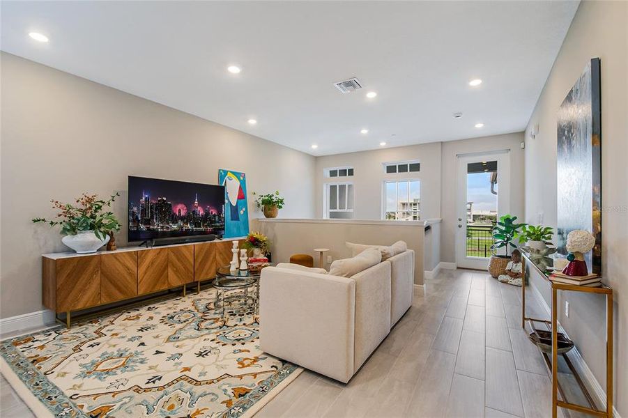 Furnished interior view inside a new home in , Orlando (Image 5).