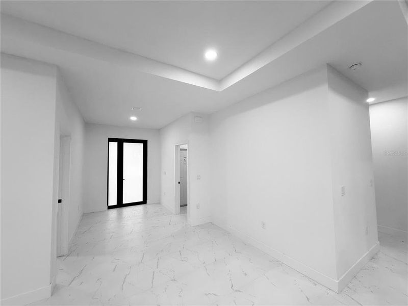 Spacious, unfurnished interior of a new home in , Lehigh Acres (Image 10).