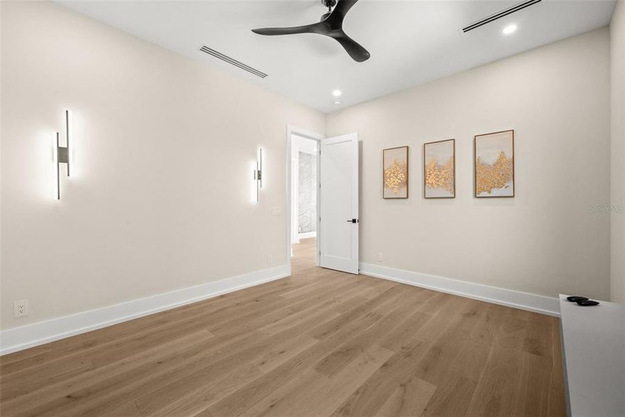 Spacious, unfurnished interior of a new home in , Sarasota (Image 59).