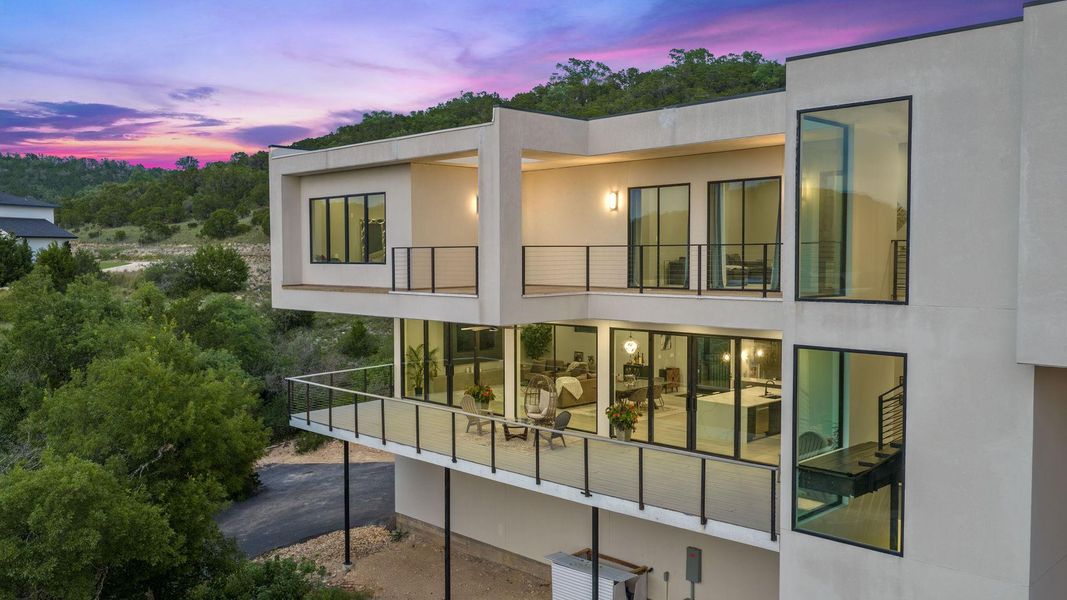 Condo located in Volente, TX showcasing its design and architecture (Image 4).