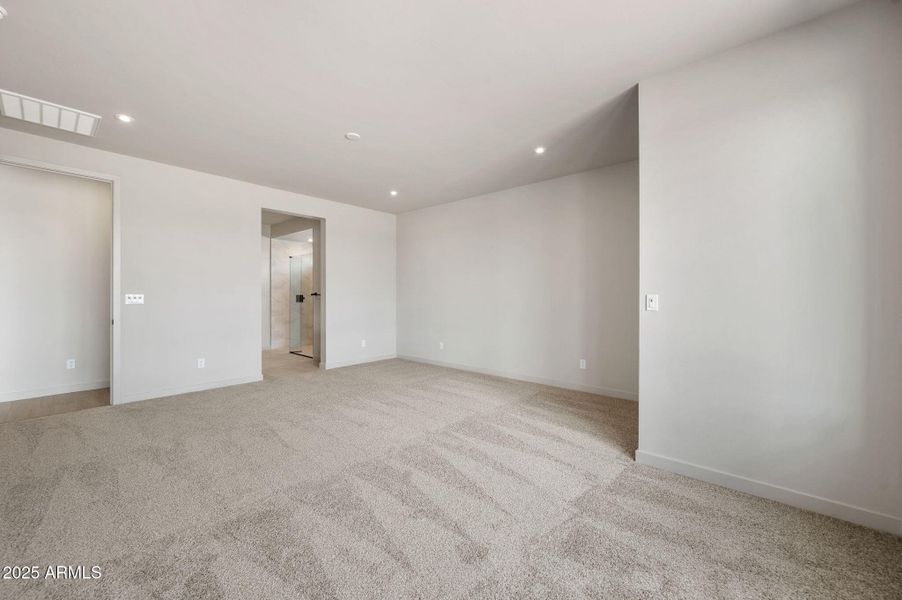 15-Primary Bedroom (2)