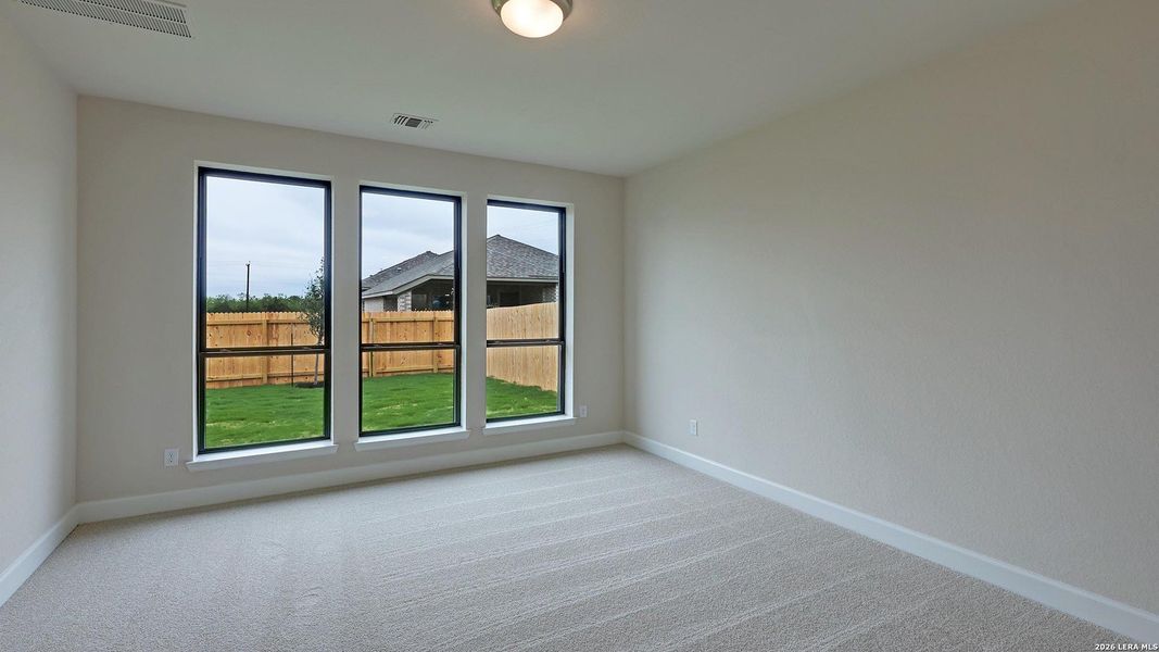 Spacious, unfurnished interior of a new home in Haby Hill, San Antonio (Image 26).