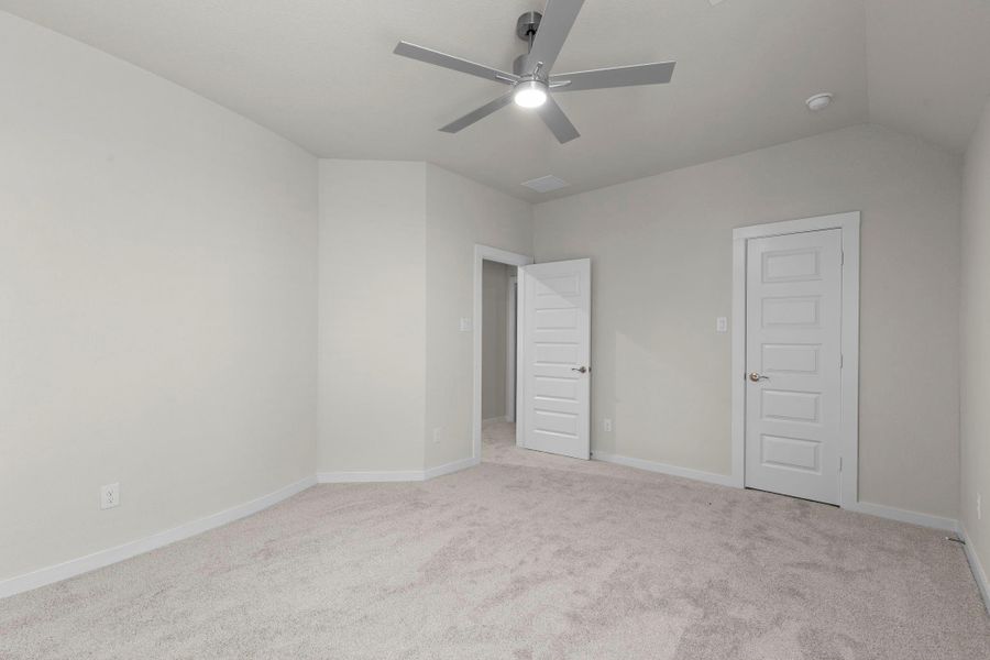 Spacious, unfurnished interior of a new home in Barton Creek Ranch, Conroe (Image 33).