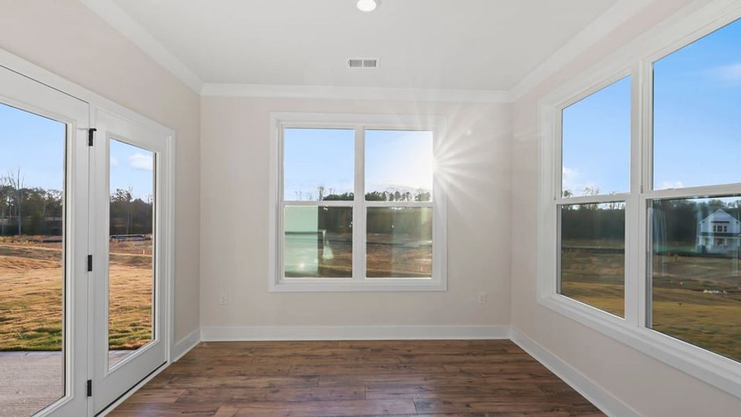 Spacious, unfurnished interior of a new home in Cottonwood Ridge, Piedmont (Image 24).