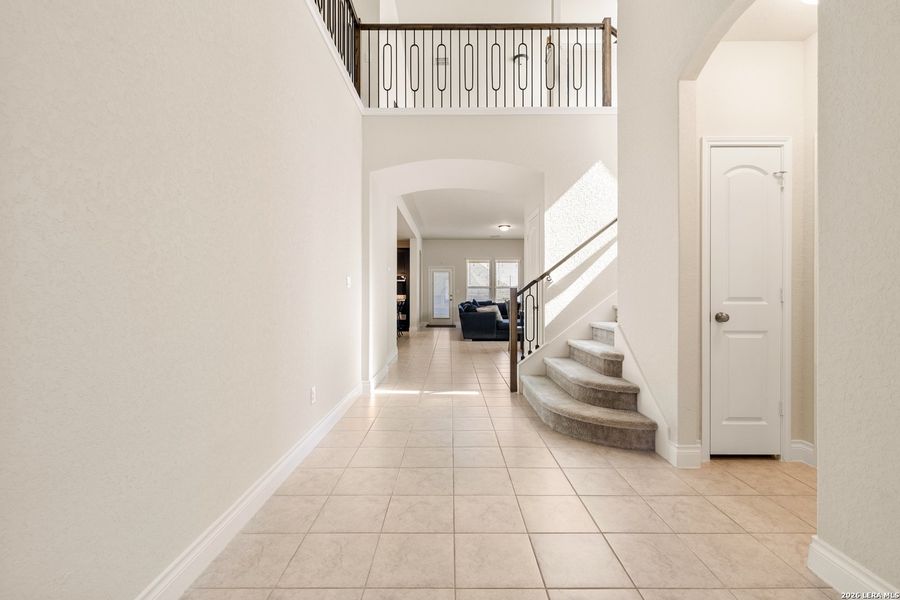 Spacious, unfurnished interior of a new home in , San Antonio (Image 24).