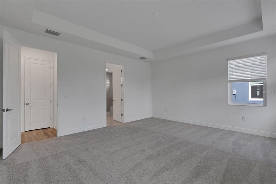 Spacious, unfurnished interior of a new home in Hawkstone, Sarasota (Image 33).