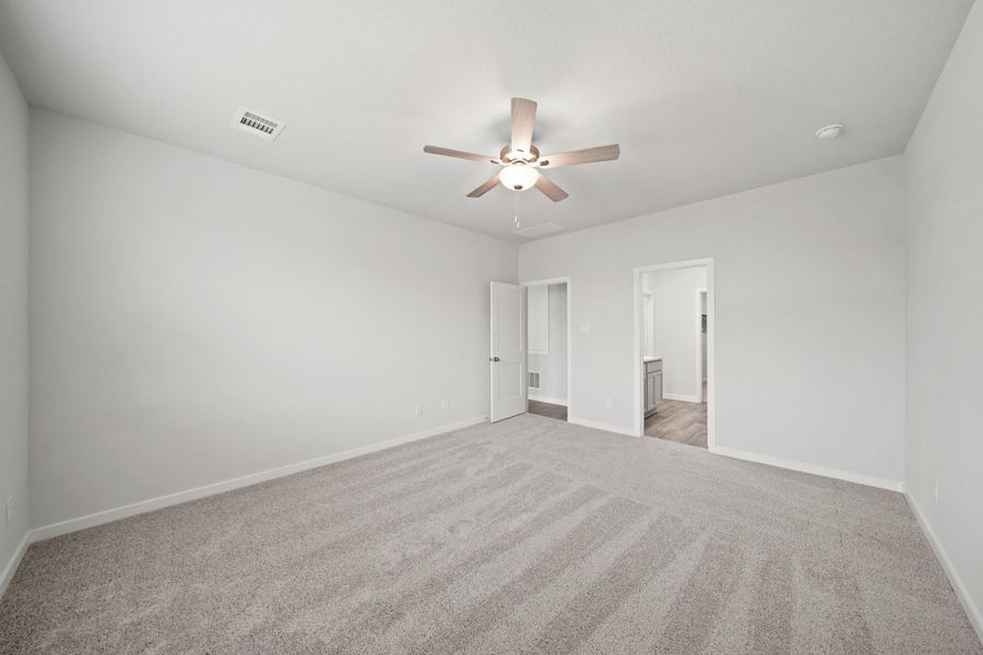 Spacious, unfurnished interior of a new home in Granger Pines, Conroe (Image 14).