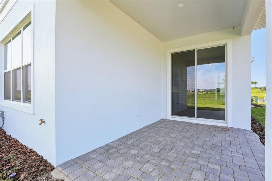 Spacious, unfurnished interior of a new home in Isla Mirada, San Antonio (Image 55).