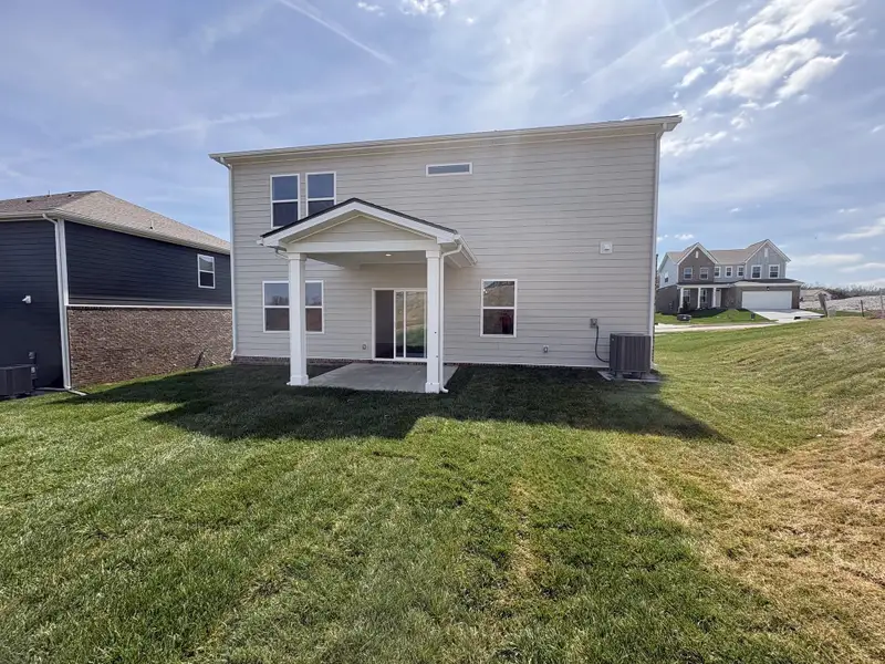Exterior details and patio area of a home in Cades Bluff, Lebanon (Image 3).