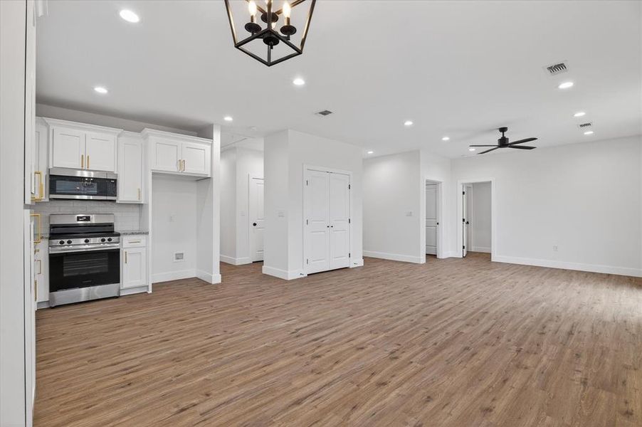 Spacious, unfurnished interior of a new home in , Whitesboro (Image 10).
