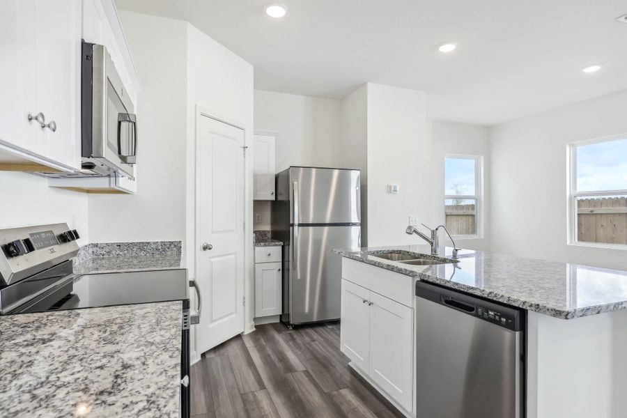 Representative furnished interior of a home built from the Proxy by Starlight Homes in Sutton Farms, San Antonio (Image 11).