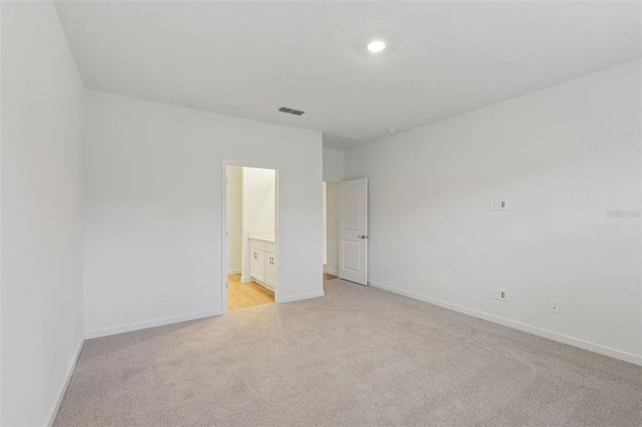 Spacious, unfurnished interior of a new home in Colbert Landings, Palm Coast (Image 28).