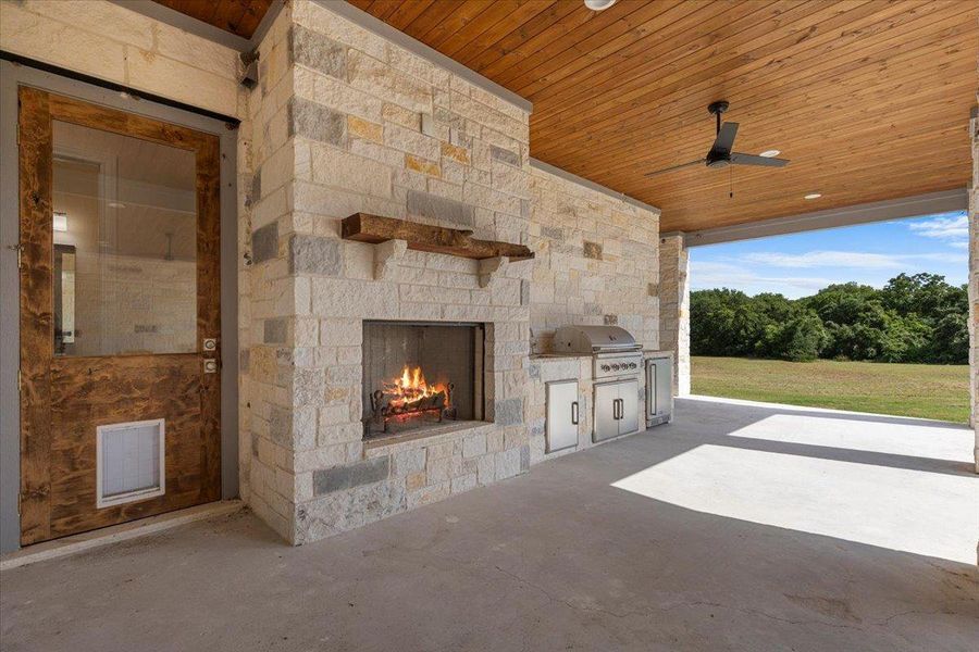 View of patio / terrace with an outdoor kitchen and ceiling fan