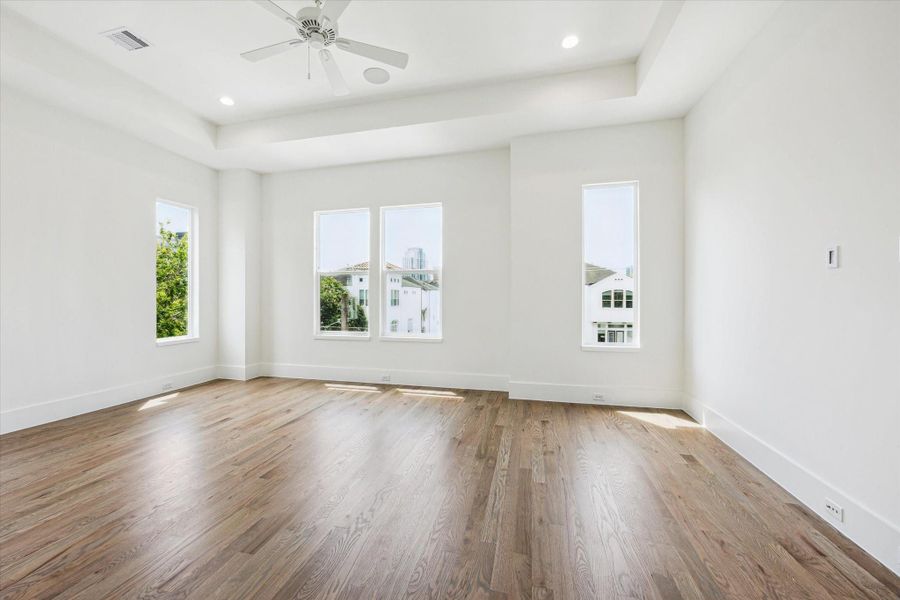 Spacious, unfurnished interior of a new home in , Houston (Image 16).