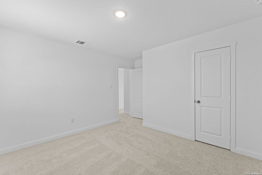 Spacious, unfurnished interior of a new home in Espada, San Antonio (Image 24).