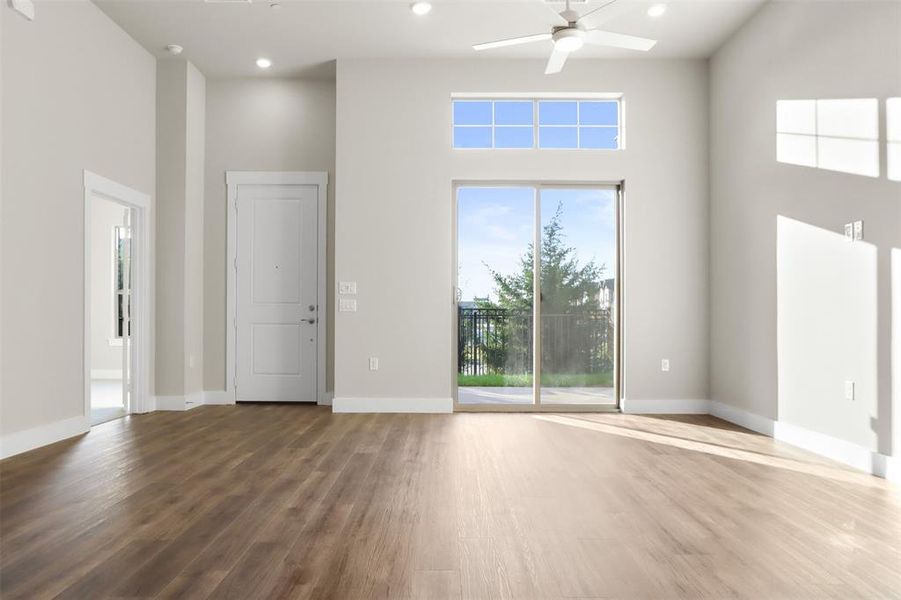 006-20242617SaintHelenaLane-GrandPrairie-TX-75045-Living.jpg-SMALL 006-20242617SaintHelenaLane-GrandPrairie-TX-75045-Living.jpg-SMALL