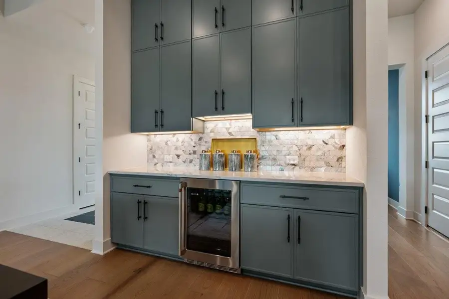 Representative images and renderings are for illustrative purposes. Actual structural options and design finishes of home may vary.
