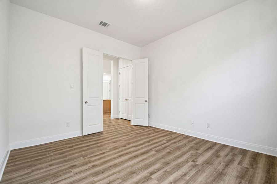Spacious, unfurnished interior of a new home in 6 Creeks, Kyle (Image 16).