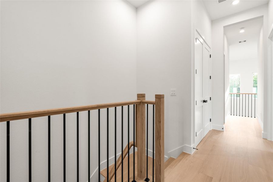 Walk upstairs to 3 bedrooms and 3 bathrooms. Walk upstairs to 3 bedrooms and 3 bathrooms.