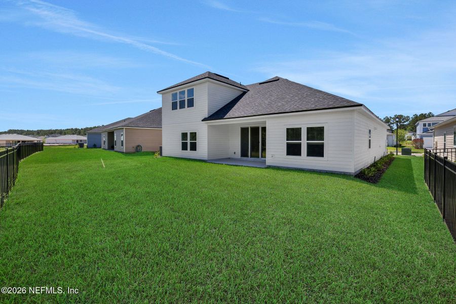 Exterior details and patio area of a home in Hyland Trail, Green Cove Springs (Image 4).