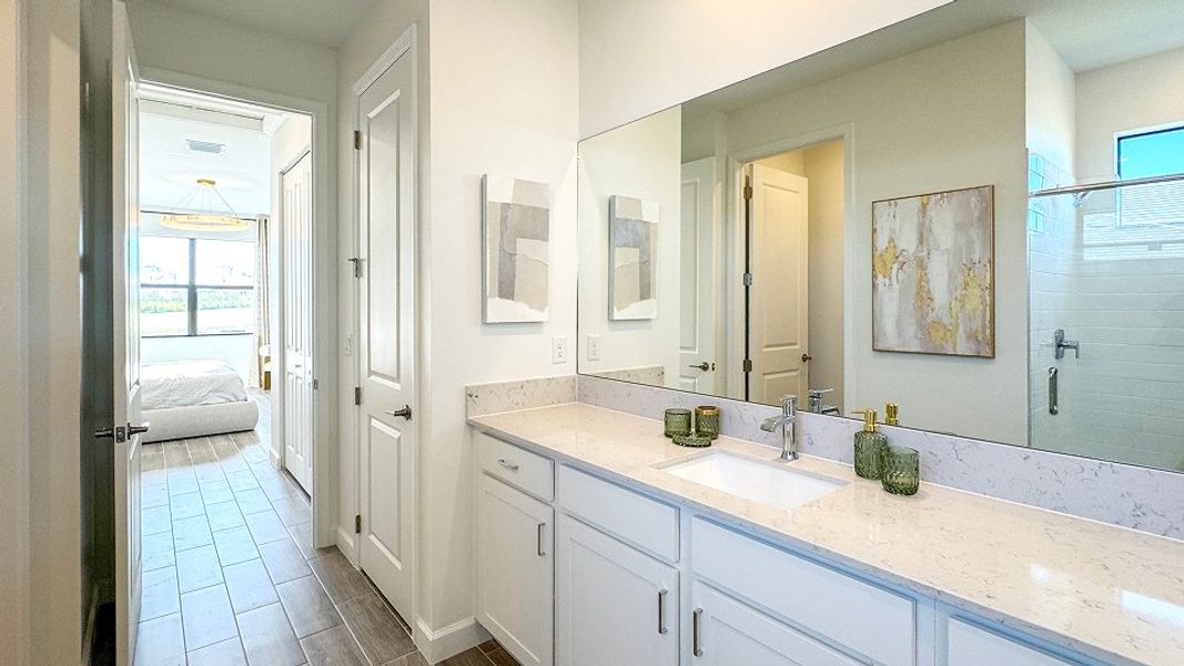 2676 Periwinkle Owners Bath 3of3 F1 2676 Periwinkle Owners Bath 3of3 F1