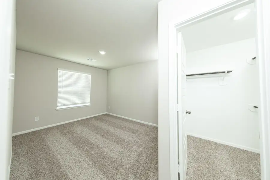Spacious, unfurnished interior of a new home in Mackenzie Creek, Conroe (Image 10). Spacious, unfurnished interior of a new home in Mackenzie Creek, Conroe (Image 10).