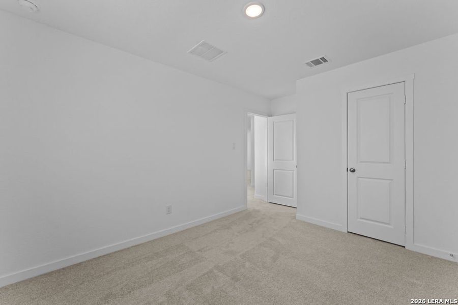 Spacious, unfurnished interior of a new home in Espada, San Antonio (Image 15).